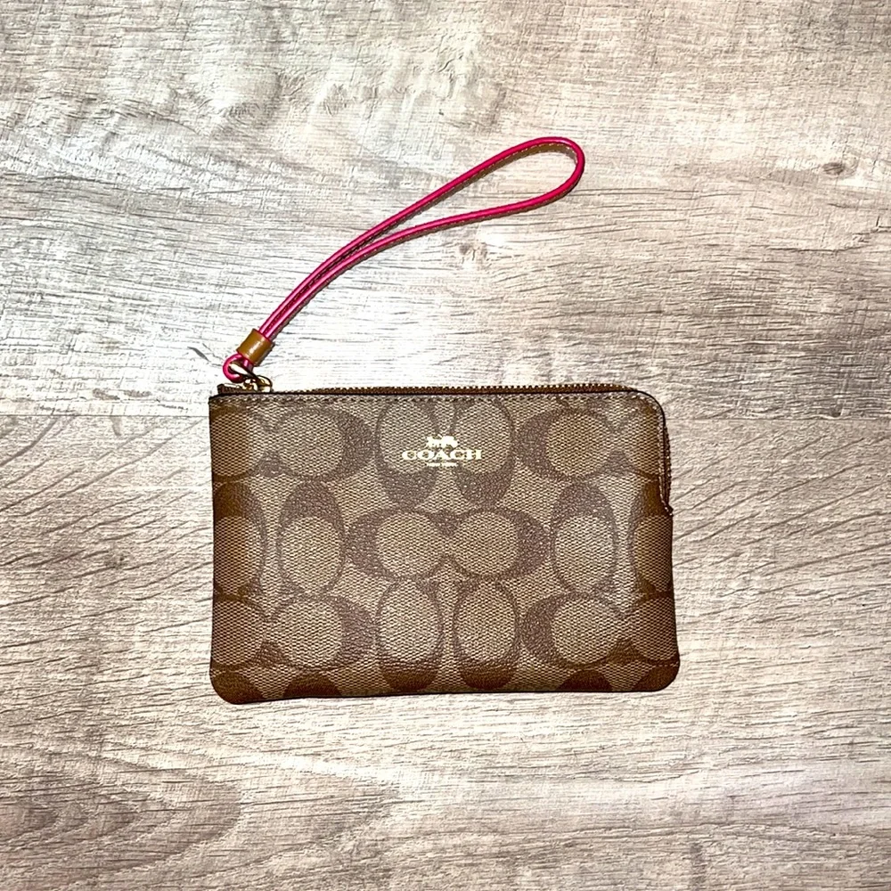 NWT Coach Wristlet - Picture 1 of 4